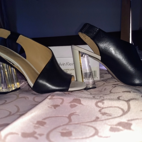 Calvin Klein Linnette Luxor Shoes - Picture 9 of 15